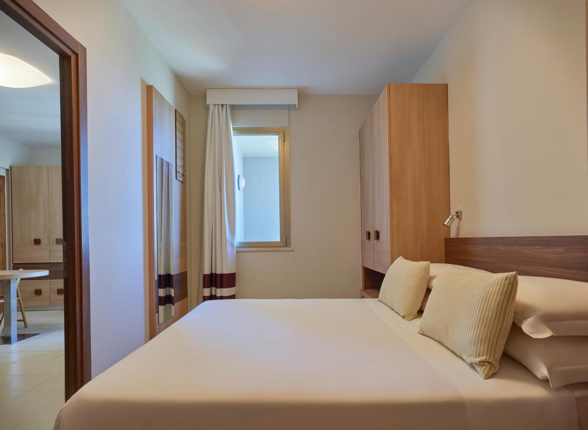 Serena Majestic Residence Montesilvano Room photo
