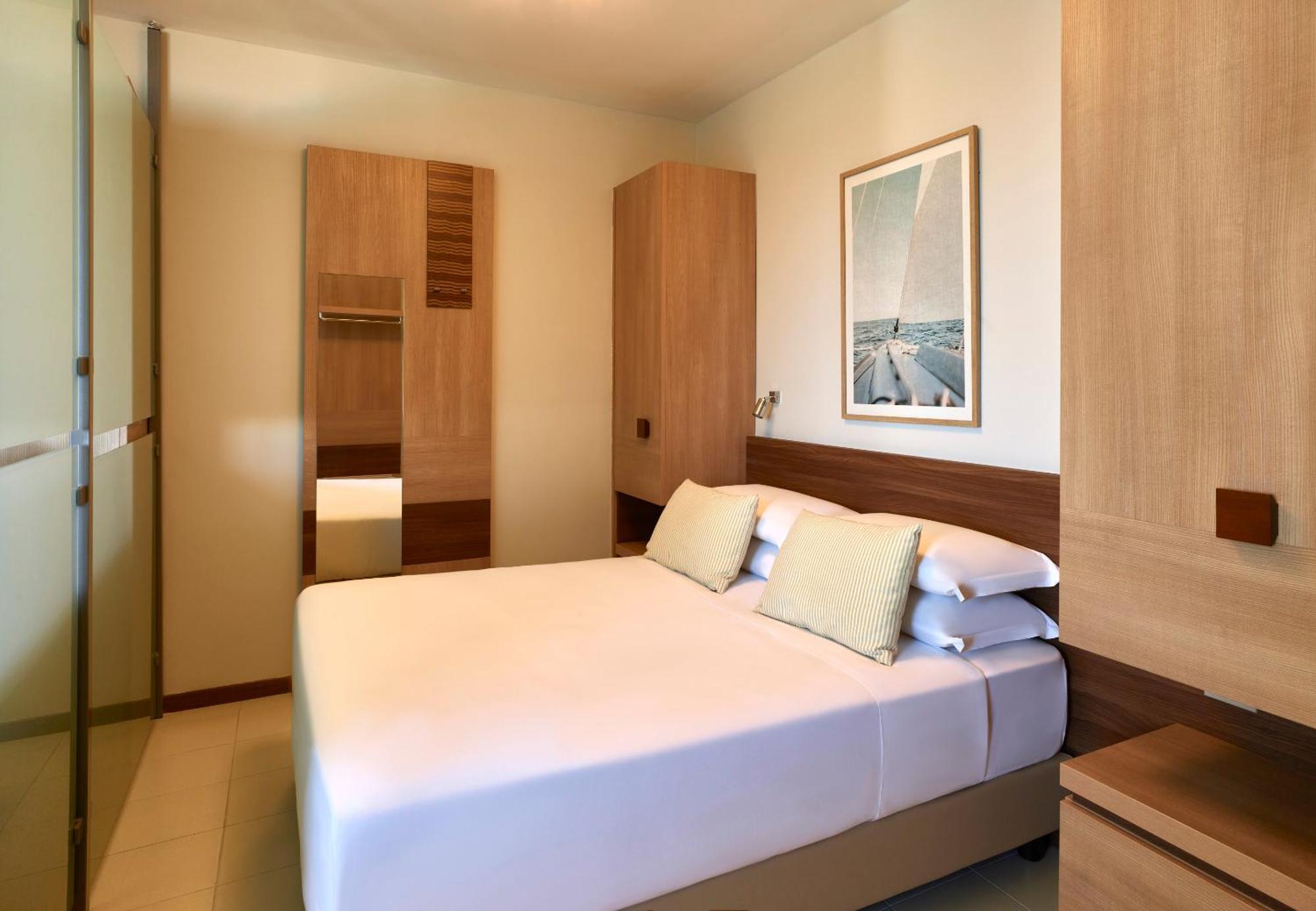 Serena Majestic Residence Montesilvano Room photo